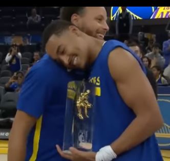 Curry hands Poole best free-throw shooter trophy