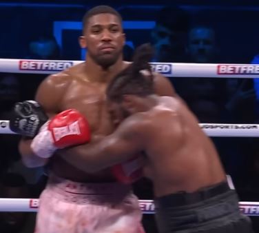 Anthony Joshua doesn't lived up hype despite winning in his boxing return